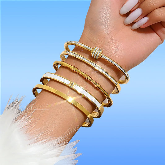 Trendy Four-Leaf Clover Bangle